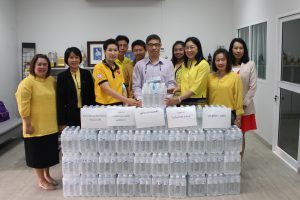สำนักงานสภามหาวิทยาลัยพะเยาร่วมมอบน้ำดื่มให้กับกองอาคารสถานที่